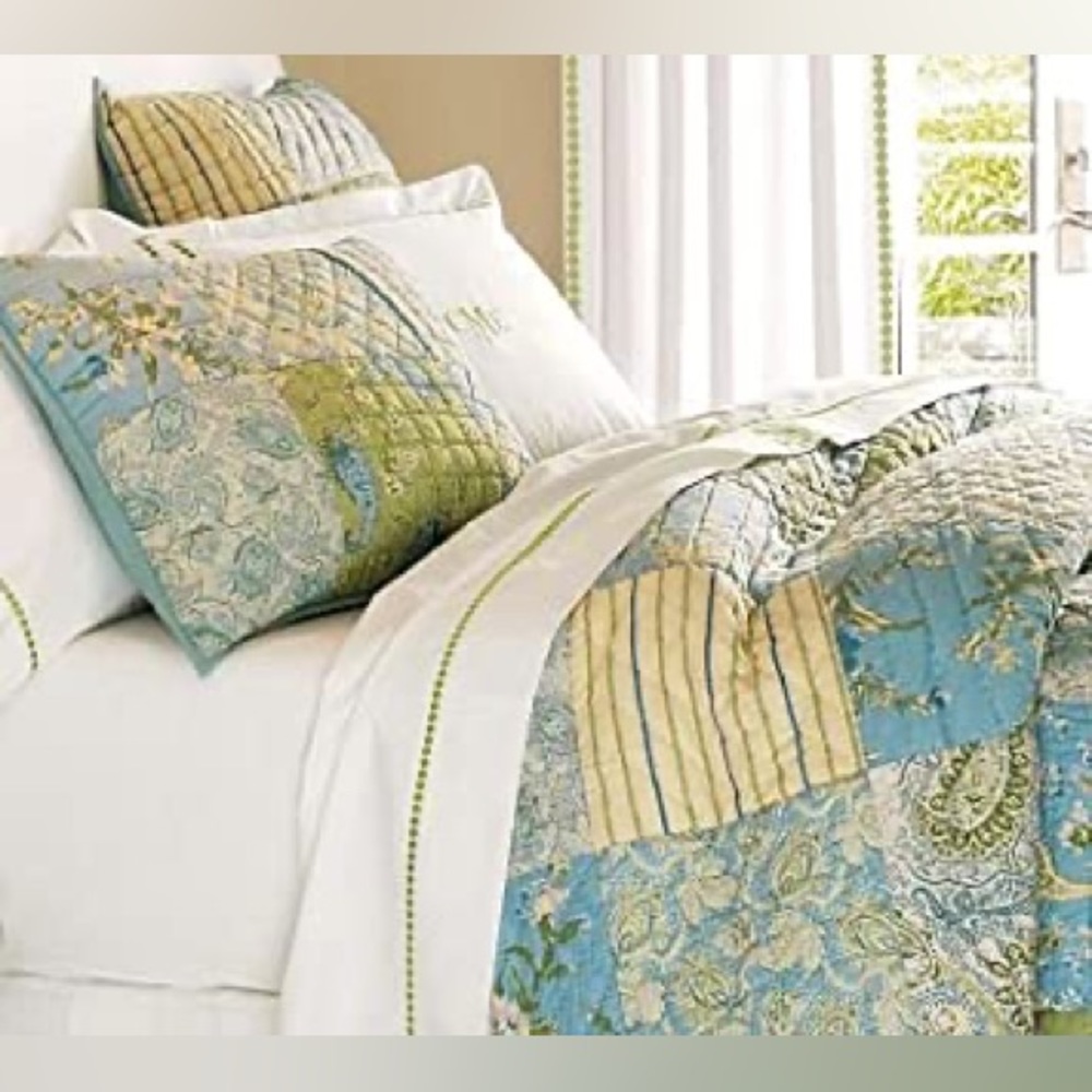 Set of LIKE NEW Pottery Barn Georgia Patchwork Quilt and Sham Set, Twin